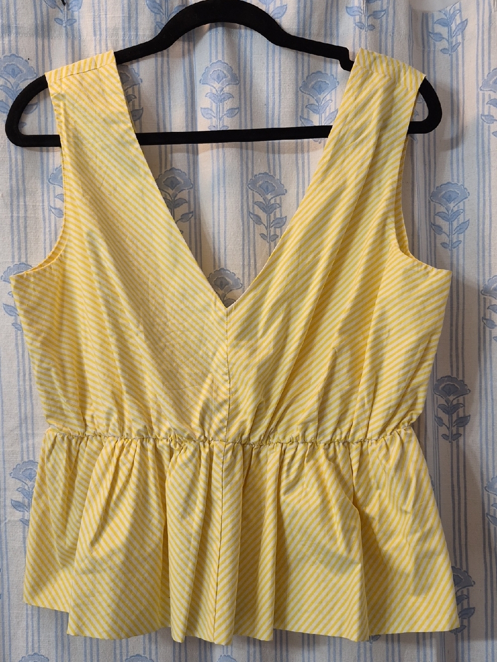 Aqua stripe Yellow V Low Open V Back black bow Embellishment Crop Top Sz L